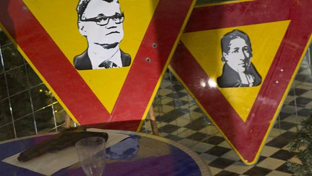 Juha Sipilää kannanottava taideteos Oulun rautatieaseman asematunnelissa. KUVA Ville Honkonen.jpg