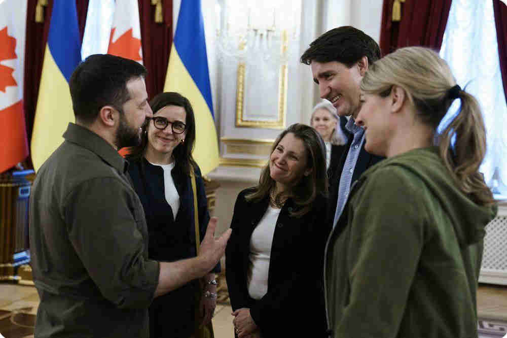 Elensky, Trudeau, Chrystia Freeland, jne. Ukrainassa sodan aikana.jpg