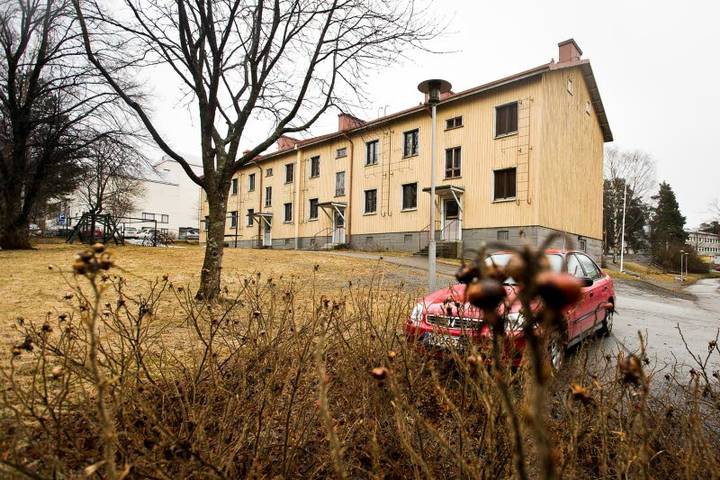 Vainaja löytyi purkuun menossa olleen puukerrostalon kellarista isosta säkistä. Kuva: Akseli Muraja