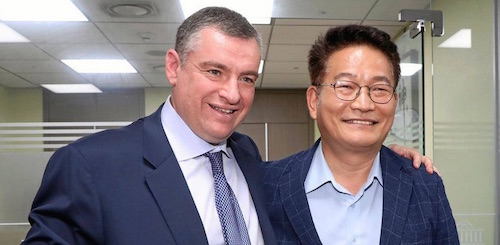 Zirinovskin_seuraaja_homostelee.jpg