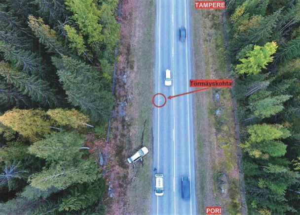 Törmäyskohta sijaitsi tien sulkuviivan kohdalla. Lapsiperheen auto oli siis suurimmaksi osaksi ollut jo pientareen puolella. SYYTTÄJÄN TODISTE