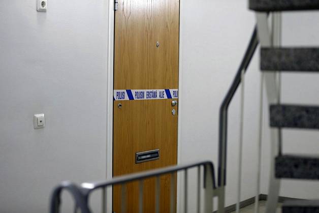 Poliisi on eristänyt miehen asunnon murhatutkinnan vuoksi. (KUVA: Gustavo Alavedra)