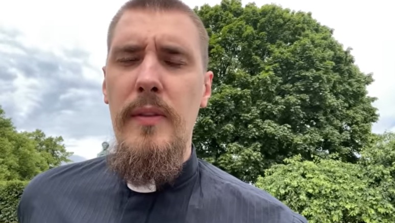 Oodissa_messunnut_ISIS_pappi_pelle.jpg