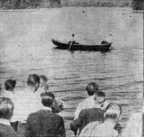 Nuorten naisten polkupyöriä etsittiin Tulilahden syvyyksistä. (IL-ARKISTO)