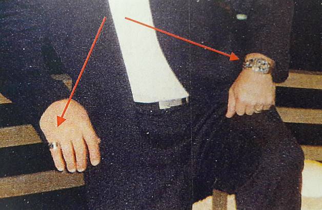 Esitutkinnassa löytyi valokuva, jossa Raimo Anderssonilla oli Ünsalin kello ja sormus.
