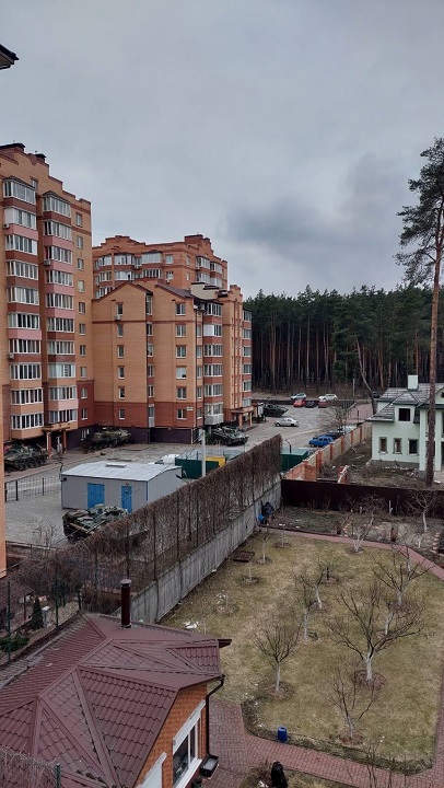 venäläisiä panssareita piilossa kerrostalojen kupeessa.jpg