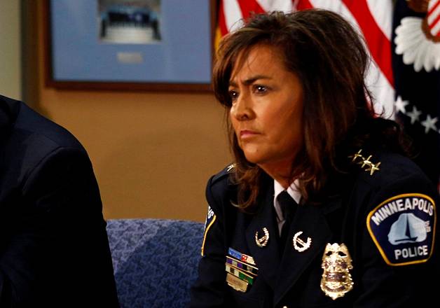 Poliisipäällikkö Janeé Harteau on ollut ensimmäinen nainen Minneapolisin poliisin johdossa. (KUVA: REUTERS / KEVIN LAMARQUE)