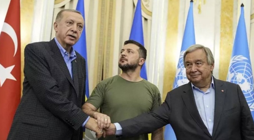 Erdogan_Zelensky_hand_in_hand.jpg