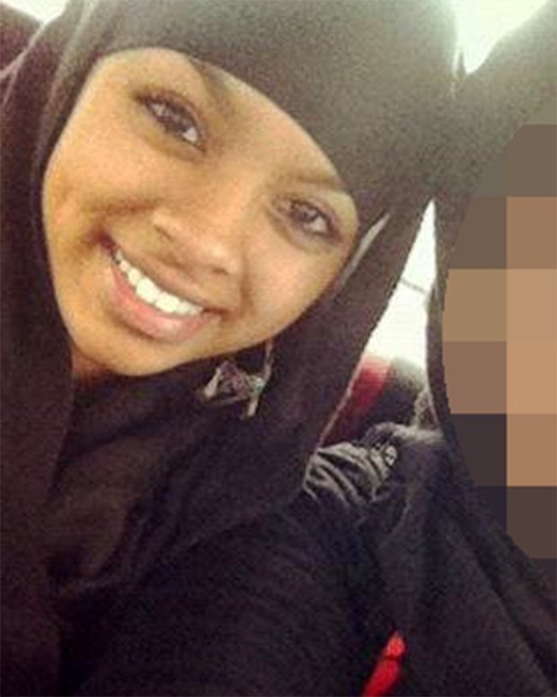 Nuori Celine ei aina käyttäytynyt islamilaisten edessä  kuin likainen haramhuora, vaan hän osasi myös pukeutua suvun miehille mieluisiin vaatteisiin.jpg