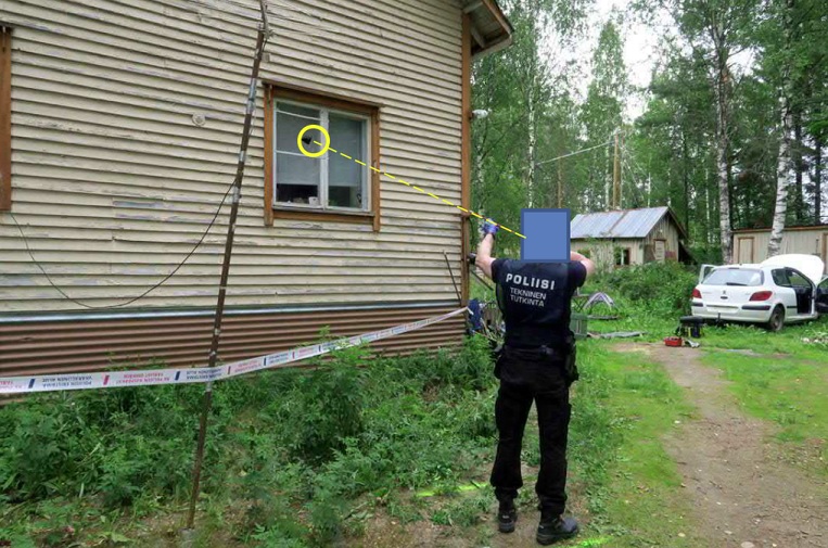 Keittiön ikkunaan ammuttiin joko olkapään korkeudelta neljän metrin päästä tai lantion korkeudelta noin kuuden metrin päästä. ITÄ-SUOMEN POLIISI