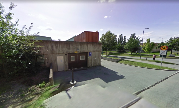 Raiskausta jatkettiin rinkebyläisessä autotallissa.