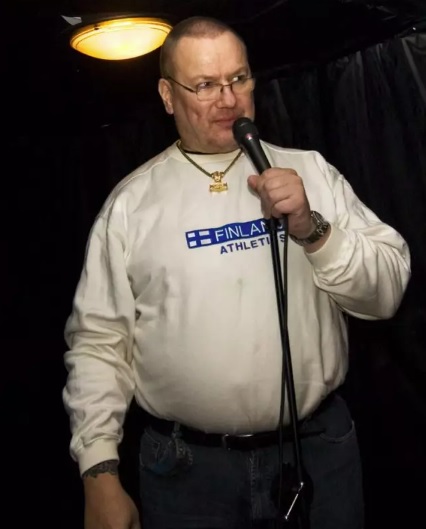 Tony Halme viimeiseksi jääneellä esiintymiskeikallaan ravintola Iisakissa Iissä 31.12.2009. Vain reilua viikkoa myöhemmin ”Viikinki” siirtyi ajasta ikuisuuteen. KUVA: MATTI OLLIKAINEN