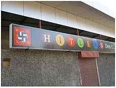 Hitler’s Den oli biljardisali Intiassa ennen judeprässiä.jpg