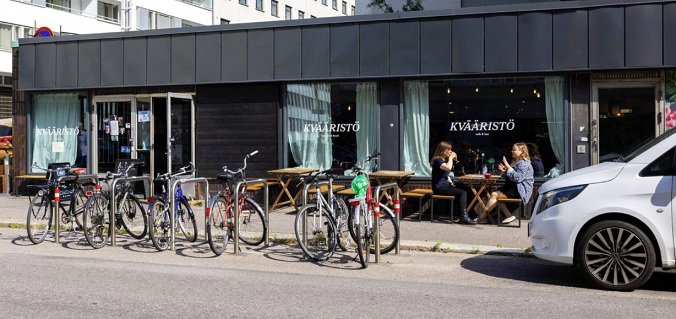 Viime vuoden kesäkuussa toimintansa aloittanut baari-kahvila Kvääristö sulki ovensa tällä viikolla. KUVA: SAMI KERO / HS
