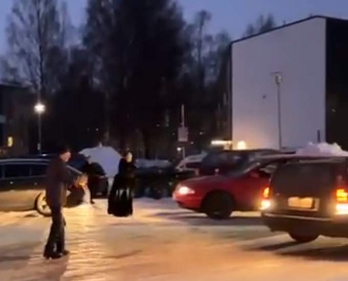 Kuvakaappaus videolta.