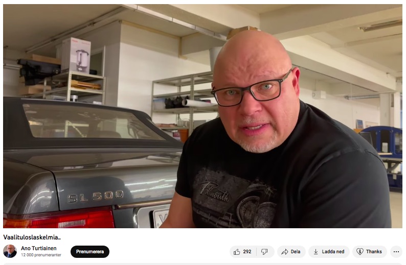 VKK_Ano_ennustaa_vaalitulosta_autotallissa.jpg