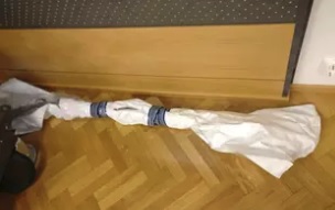 Ylitornion murhasta käytetty rautaputki. Se on metrin mittainen ja painaa noin yhdeksän kiloa. (KUVA: Mirja Rintala)