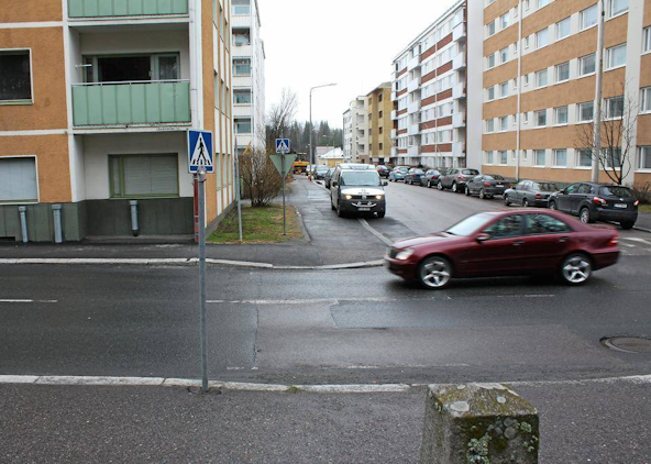 Mäkikatu on lyhyt katu Suokadulta Asemakadun yli.png