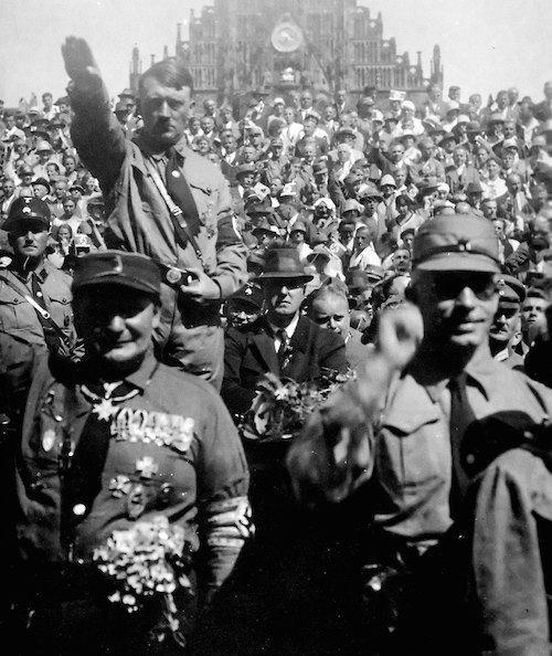Hitler_1929_crop.jpg