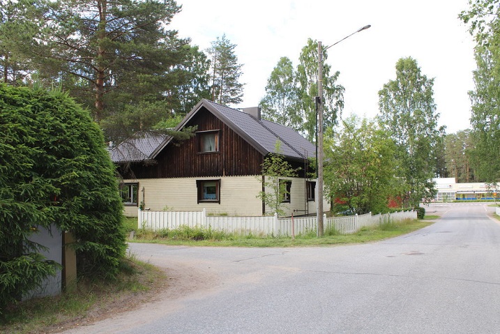 Tässä talossa tapahtui ikäviä; erään avioliiton finaali. Kuva Mika Rinne.