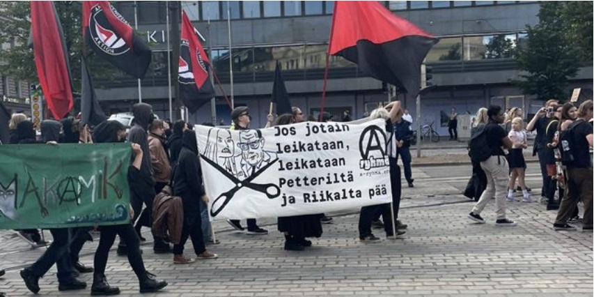 Hallitusta vastustava mielenosoitus meni pahasti överiksi - vaadittiin päiden leikkaamista irti valtiojohdolta - Suomen Uutiset.jpg