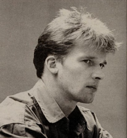 Tuhkanen oikeudessa.png