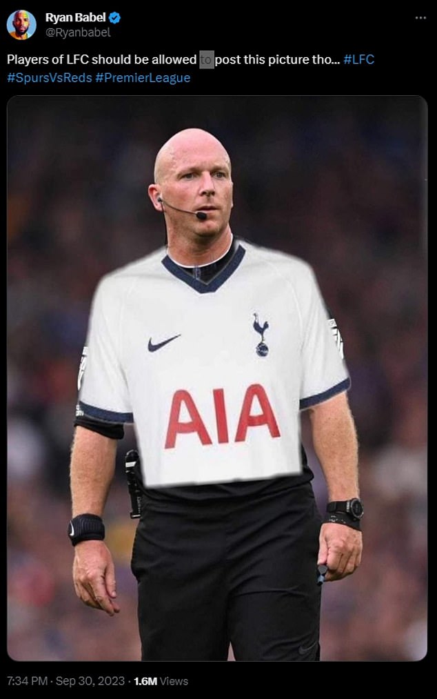 Simon Hooper, Valioliigan erotuomari ja Tottenhamin 12 pelaaja kaudella 2023-2024..jpg