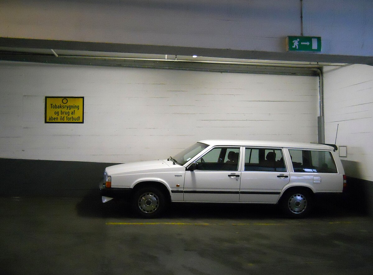 Volvo_740_estate.jpg
