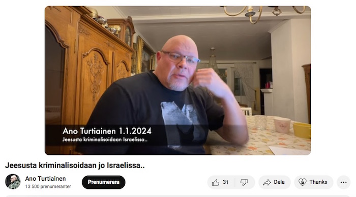 VKK_Ano_haukkuu_sikaa.jpg