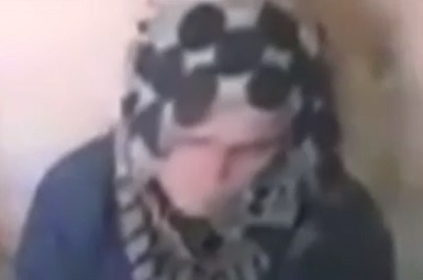 Kuten muistamme, niin huivin käyttöhän on täysin vapaaehtoista. Siitä ei luovuta, vaikka ollaan kuulusteluissa. Kuvakaappaus IL:n videolta.