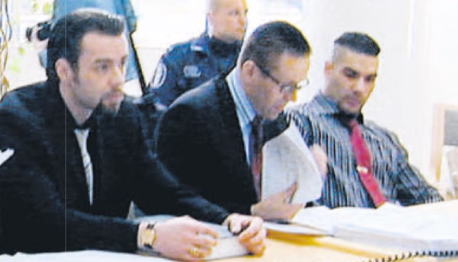 Vasemmalla Kattelus ja oikealla Isberg. Keskellä Isbergin tukihenkilö. Kuva Reima Luukkanen / Iltalehti