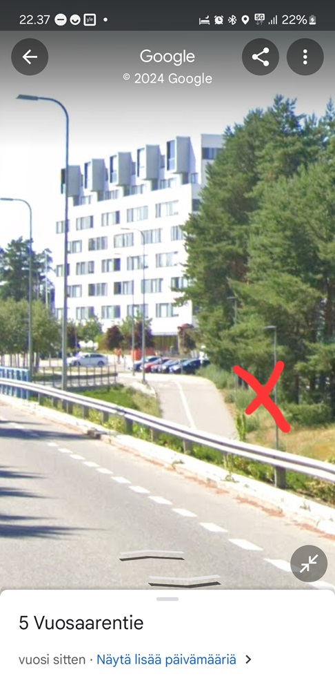 Ei toi nyt dumppaamiseen päiväsaikaan kovin huomaamaton paikka ole. Tohon aikaan viereisen alakoulun oppilaat pääsevät tohon aikaan koulusta ja muutenkin porukkaa liikenteessä tossa koko ajan.