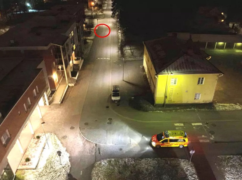 Poliisin käsityksen mukaan puukotus tapahtui punaisen ympyrän osoittamassa paikassa. POLIISI