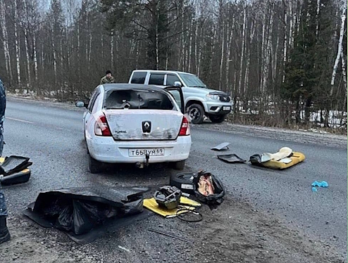 Väitettyjen terroristien auto pysäytettynä.jpg
