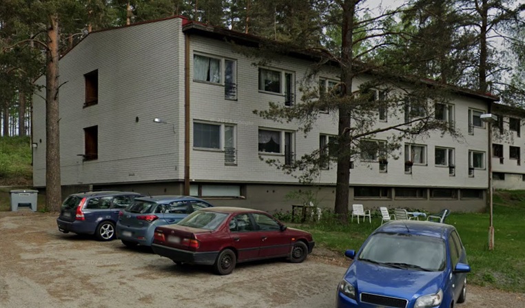 Kuva google street view 2019. Tulipalo oli muistaakseni just tässä etummaisessa talossa. Toinen talo on taaempana.