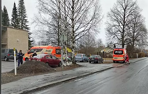 Nekalan seurakuntatalolla.jpg