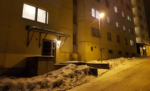 Tampereen Hervannassa tapahtui kaksi vakavaa väkivallantekoa maanantai-iltapäivänä. (JUHA VELI JOKINEN)