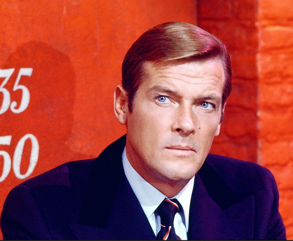 Valiobritti 1, Roger Moore