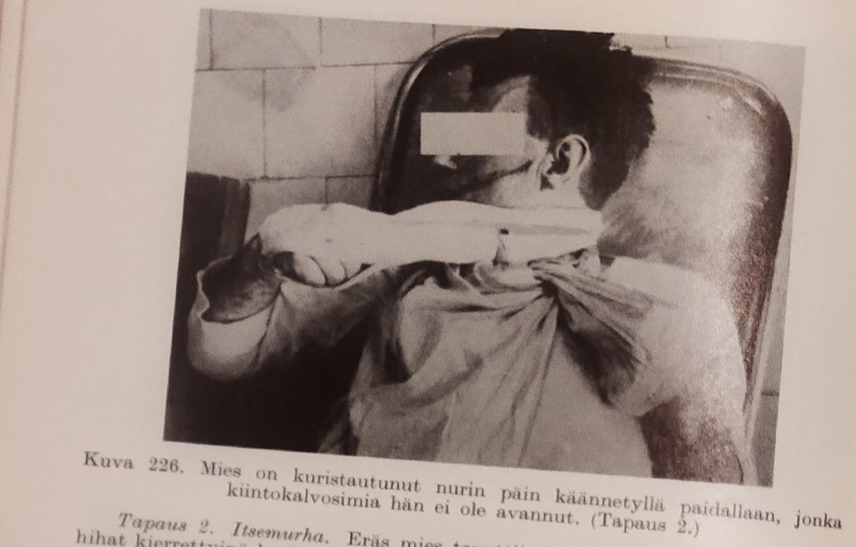 Elämä päättyi nurin päin käännetyn paidan avulla