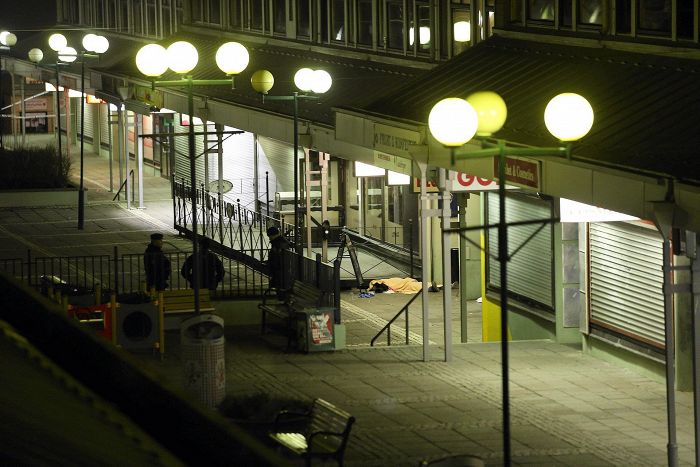 Kuva ravintolan edustalta, jossa yksi uhreista. Kuva HS/Björn Larsson