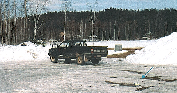 Uhrin auto löytyi pysäköitynä uimarannan viereiselle pysäköintialueelle.jpg