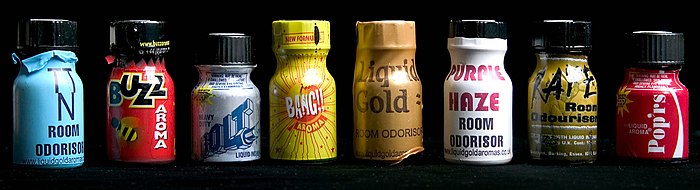 Poppers-tuotteita rivissä. Markkinoidaan myös ilmanraikastimina.
