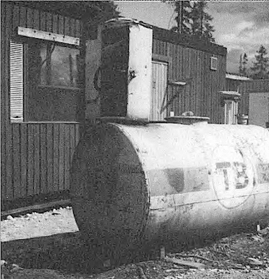 Kanisterin ”tankkauspaikka” teollisuusalueella.jpg