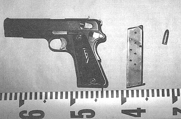 Huoneistohotellin asunnosta löydettiin puolalaisialmisteinen 9 mm Radom-pistooli, jolla kummatkin poliisit oli ammuttu.jpg