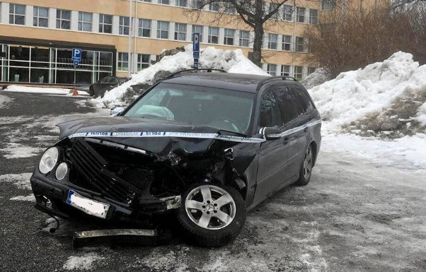 Kolariauto näytti onnettomuuden jälkeisenä päivänä tältä. Kuva Heikki Kärki.