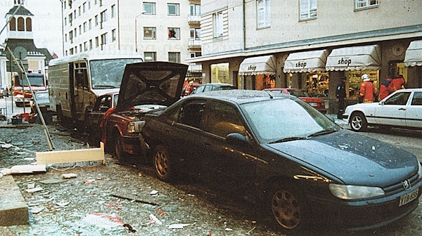 Sama kuin edellinen kuva. Isokatu Perämiehenkadun suuntaan, kuvattuna kadun toiselta puolelta..jpg