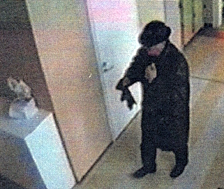Valvontakameran taltioima kuva Sven-Olof Oleniuksesta Kokkolan rautatieasemalla marraskuun 22. päivä..jpg