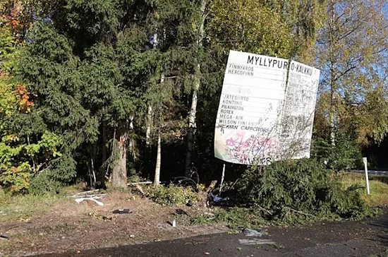 Onnettomuuspaikka Kolmihaarankadun liikenneympyrässä.jpg