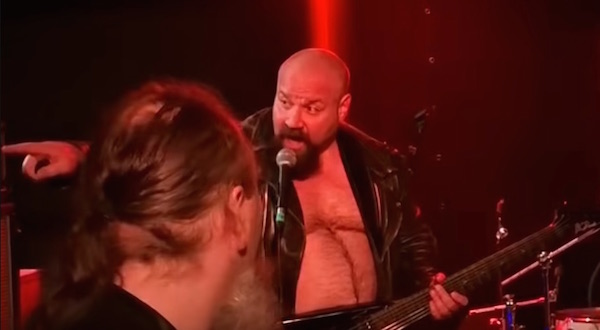 Mikko_haukkuu_huoraksi.jpg