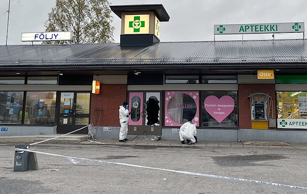 Pankkiautomaatti räjäytettiin Vähänkyrön Loukontiellä.jpg